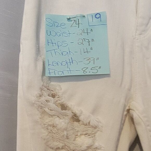 * * ALICE + OLIVIA DISTRESSED WHITE STRETCHY JEANS - Picture 6 of 8